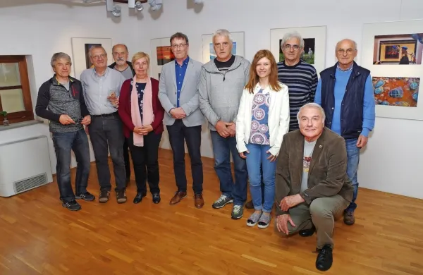 Fotografska skupina Planinskega društva Tolmin se bo s svojimi 
posnetki v Šmartnem predstavljala še do konca junija. 
