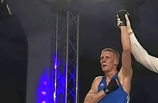 V kategoriji do 60 kilogramov je v boju za četrtfinale izpadel še 
Dejan Černoga, Pirančana je v 32. sekundi druge runde na tla 
poslal domačin Dzimitrij Astanau, sicer že tretji na svetovnem 
prvenstvu in drugi na prvih evropskih igrah.