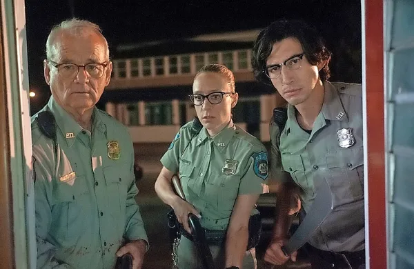 Bill Murray, Chloe Sevigny in Adam Driver so samo nekatera 
zvezdniška imena, ki se borijo proti zombijevski nadlogi.