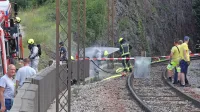Delavci bodo zamenjali 150 do 200 metrov proge, poškodovane ob 
iztirjenju  vlaka pri Hrastovljah, tako da naj bi vlaki po napovedih 
spet začeli voziti jutri. 