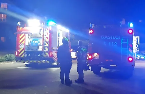 Koprski poklicni gasilci in prostovoljni gasilci iz Dekanov so v noči 
na 23. januar leta 2017 hiteli na parkirišče pri nekdanjem mejnem 
prehodu Škofije, kjer je zagorelo vozilo. 