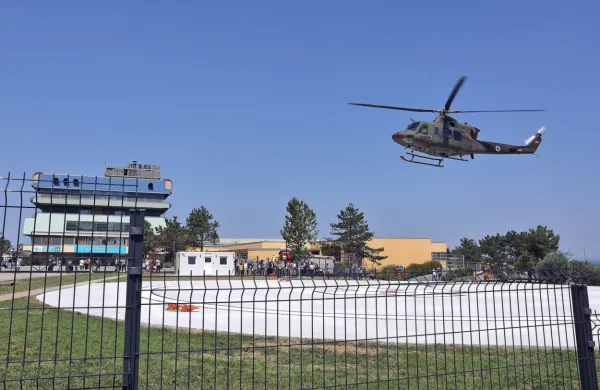 Po današnjem  uradnem odprtju heliporta se je helikopter Slovenske vojske, opremljen za NMP, podal na prvi uradni polet.