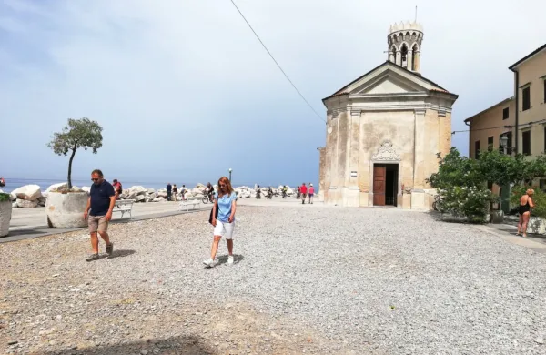 Podoba piranske Punte pred cerkvijo Marije Zdravja