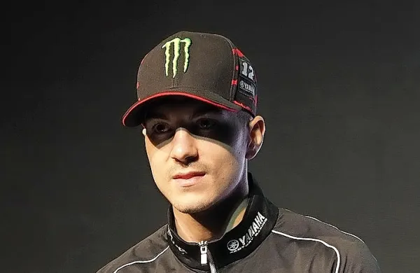 Španec Maverick Vinales na Yamahi je zmagovalec dirke elitnega 
razreda motoGP v Assnu. 