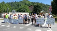 Prebivalci Kosovelove ulice menijo, da je edina rešitev gradnja obvoznice.
