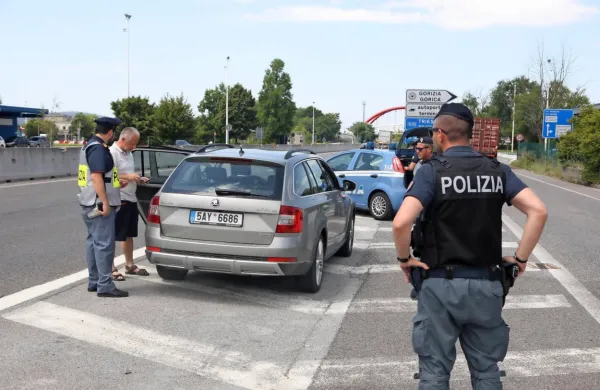 Italijanskim policistom se bodo  pri nadziranju meje pridružili 
slovenski in obratno. 
