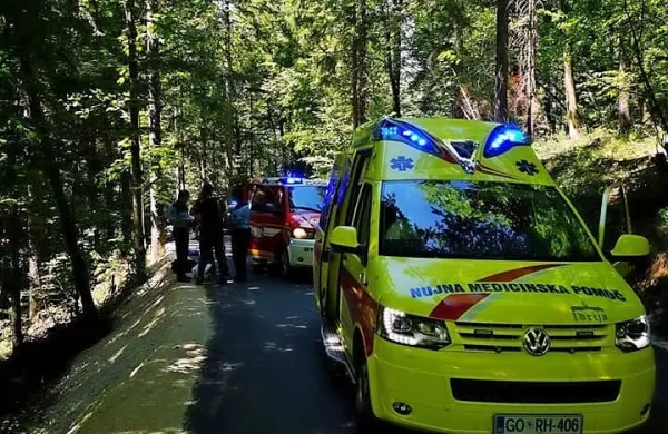 Motorista in sopotnica hudo po&scaron;kodovani