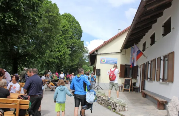 Koča na Čavnu je poletno sezono pričakala z novo podobo in z 
novim oskrbnikom.