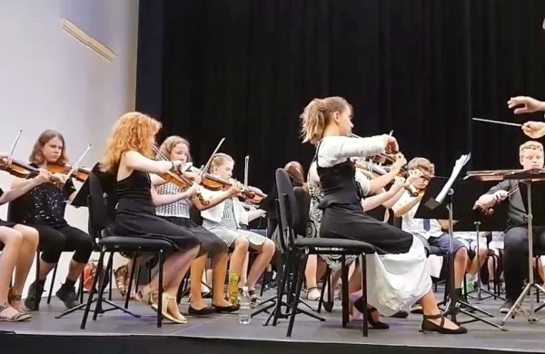 Na orkestrskem kampu Mali filharmonik se mojstri več kot 70 mladih glasbenikov