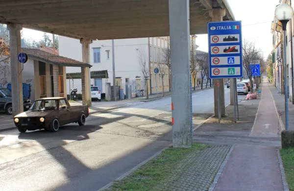 V nekaterih gospodarskih panogah že opozarjajo na to, da bi 
morebitno zaostrovanje ukrepov na meji lahko povzročilo 
težave.