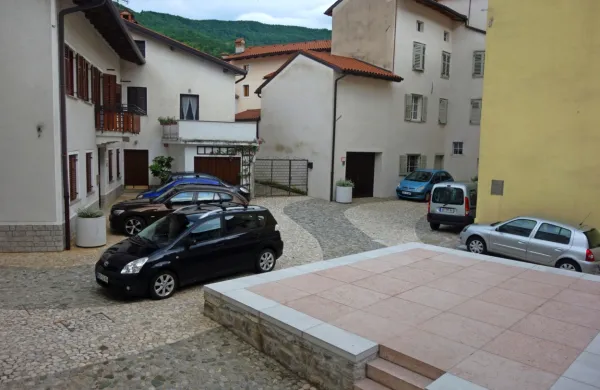 Na trg le &scaron;e z dovolilnico