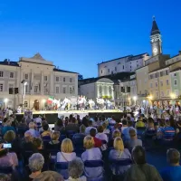 Vrhunec festivala Miff je vselej nastop na Tartinijevem trgu v Piranu, kjer so folklorne skupine vnovič navdušile številno občinstvo. 