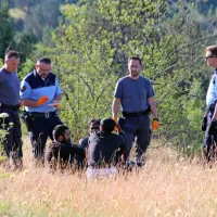 Včeraj zjutraj so med Obrovom in Gradiščem policisti prijeli tri 
Pakistance. 