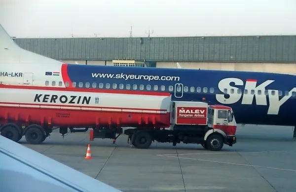 Kerozin se uporablja za pogon letalskih motorjev. 