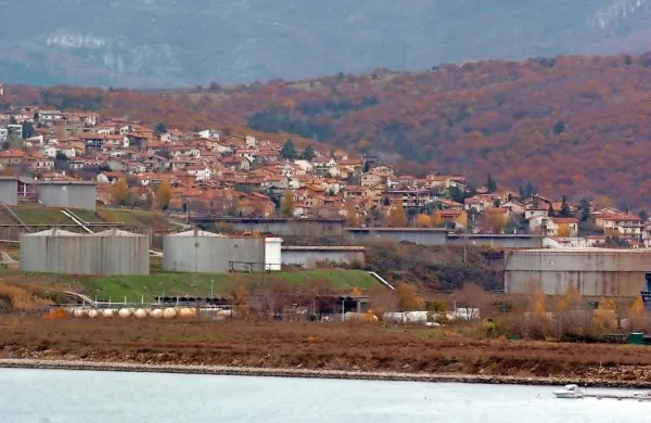 Madžarska logistična baza bo na območju nekdanje rafinerije 
Aquila, v bližini območja, kjer je Italija načrtovala plinski terminal. 