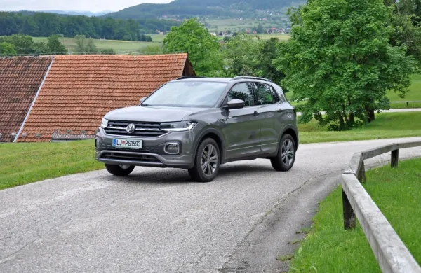 Všečna, a hkrati zelo sorodna zunanja podoba z ostalimi brati, ki 
je, kot pravijo pri Volkswagnu, ključ do uspešne prodaje.