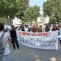 Prvi protestni shodi proti zaprtju meje, ograjam in zidovom so se 
v Trstu odvili že dopoldne.
