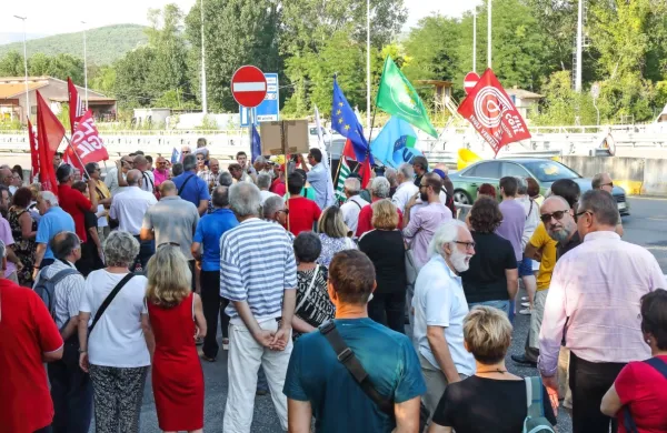 Na &Scaron;kofijah proti mejam
