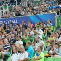 Gledalci bodo tudi danes v pomoč slovenskim odbojkarjem.