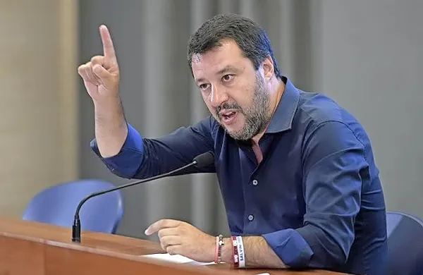 Italijanski notranji minister Matteo Salvini vztraja pri možnosti 
postavitve ovir na meji s Slovenijo.