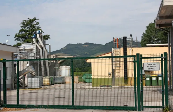 Z maščobami nasičene odpadne vode iz mlekarne močno obremenjujejo vipavsko čistilno napravo. 