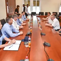 Bistriški župan Emil Rojc (drugi z desne) je opozoril, da se je od 
prvega obiska ministra Boštjana Poklukarja do danes število 
nezakonitih prehodov državne meje podvojilo.