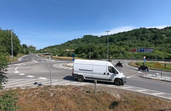 Tudi obnova križišč Na Bazari pri priključku na hitro cesto bo stala več kot dva milijona evrov, a razlogi 
naj bi bili tehtni.