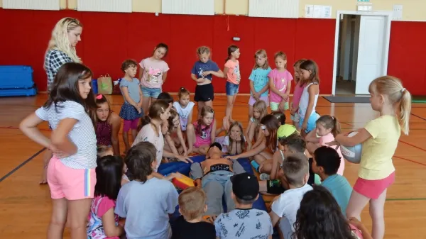 V Sežani so otroci prejšnji teden spoznavali tudi osnove prve 
pomoči.