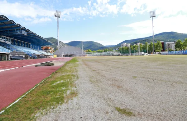 Nogometaši Gorice poleti ne bodo mogli  koristiti igrišča v 
športnem parku. Domače tekme bi lahko igrali v Ajdovščini.