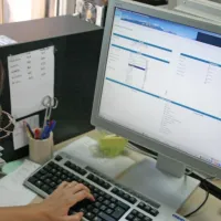Po številnih elektronskih naslovih še vedno krožijo pisma z 
lažnimi grožnjami.