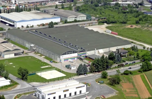 Kompleks nekdanjega Cimosa, kjer je tudi Športni center Hit, meri 
skoraj 80.000 kvadratnih metrov. V Hitu pravijo, da se tam zdaj 
razvija industrija, zato območje ni več primerno za zabaviščni 
center. 