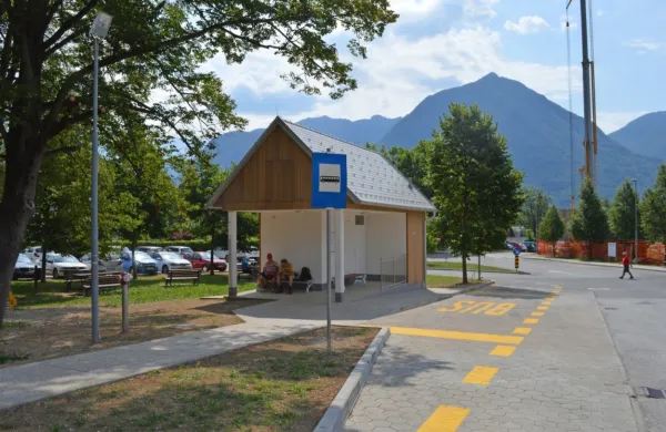 Strani&scaron;ča in avtobusna postaja