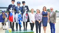 Na Balkanskem prvenstvu v dresurnem jahanju je najvišje mesto 
osvojila Angela Sklavounos  (na sredini),  srebro, osvojila ga je 
Birgit Fabris Sauer, in bron, ki si ga prislužila Urša Vadnjal, pa sta 
ostala v domačih krajih.

