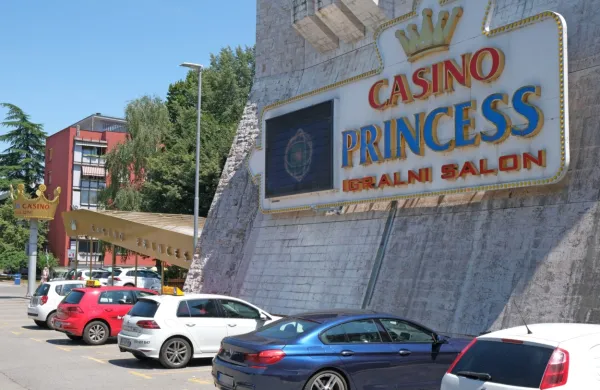 Casino Princess v središču Nove Gorice je bil do nedavnega v lasti 
turške skupine Princess Group International z mrežo igralnic in 
igralnih salonov po svetu.