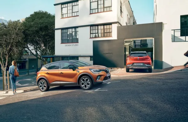 Renault captur ostaja močno zasidran na prestolu najbolje 
prodajanih malih terencev. Samo v juniju so jih v Sloveniji prodali 
582, skupno v prvem polletju pa kar 1506.