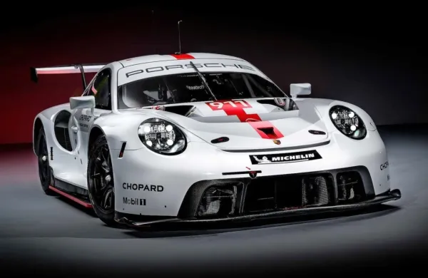 Takšen Porsche 911 bo namenjen uporabi zgolj in samo na 
dirkališčih, cena zanj pa se bo gibala okrog 300 tisočakov.
