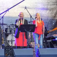 V sobotnem večeru so se na odru ob stavbi uprave za pomorstvo 
predstavile Šturle. 