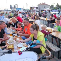 Kalamari in Mediteran preplavili sredi&scaron;če mesta