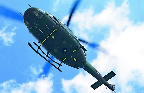 Najdeno žensko so s helikopterjem prepeljali v bolnišnico.