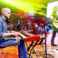 Festival Kanela bar je na plažo pljusknil dozo rock'n'rolla