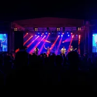 Festival Kanela bar je na plažo pljusknil dozo rock'n'rolla