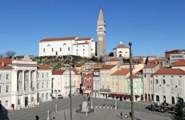 Piranski podžupan Karlo Radovac zagotavlja, da ne nameravajo 
ukiniti brezplačnega interneta, zato pa razmišljajo o smiselnosti 
obstoja Obalnega tehnološkega sklada.