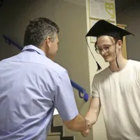 Eriku Lipeju, zlatemu maturantu piranske gimnazije, ki  je  zbral kar 
30 točk, je čestital tudi ravnatelj GEPŠ Borut Butinar.

 