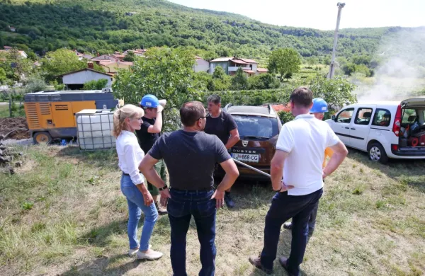 Mineralno olje, ki ga je v vrtini P19 na območju Dola pri 
Hrastovljah v ponedeljek prvič zaznala Agencija RS za okolje in 
prostor (Arso), ni kerozin.