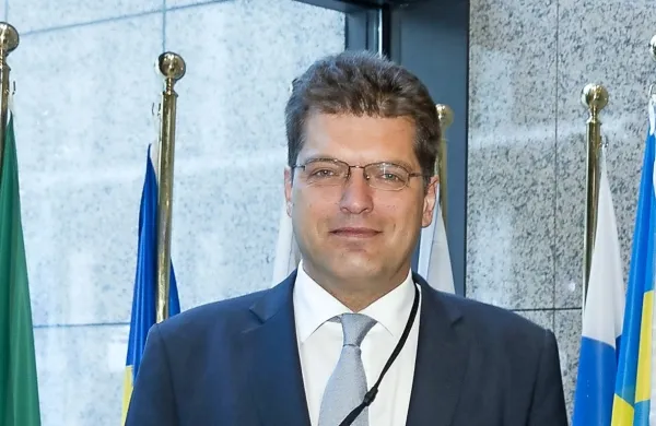 Vlada je Janeza Lenarčiča potrdila za  kandidata za evropskega 
komisarja.