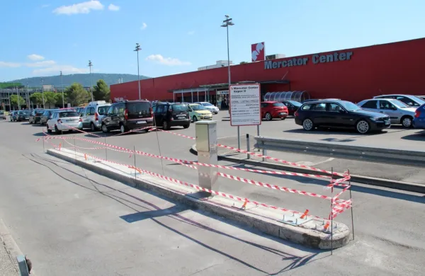 Kmalu dvojne zapornice pri Mercatorju 2