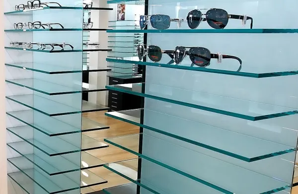 Tatovi so v noči na četrtek spraznili eno od lucijskih optik 
(fotografija je simbolična). 
