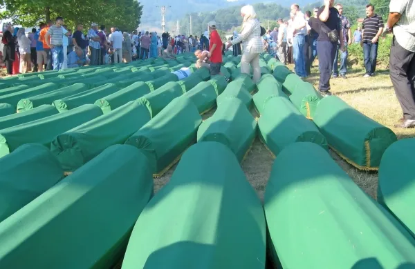 Nizozemsko vrhovno sodišče je državi pripisalo manjšo odgovornost za pokol v Srebrenici.