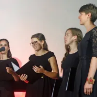 Po Križu je odmevalo petje skupine El&uacute;m