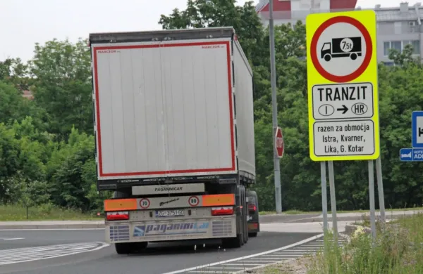 Na agenciji za varnost prometa  poudarjajo, da v Sloveniji tranzitni 
promet narašča in da se z večanjem prometa povečajo tudi 
možnosti za  prometne nesreče. 